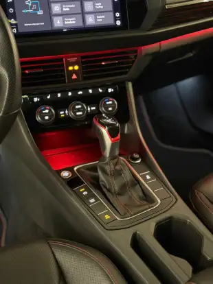 VOLKSWAGEN-JETTA-2023