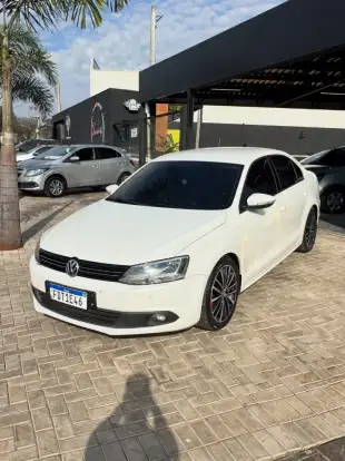 VOLKSWAGEN-JETTA-2012