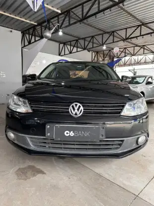 VOLKSWAGEN-JETTA-2011