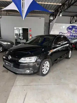 VOLKSWAGEN-JETTA-2011