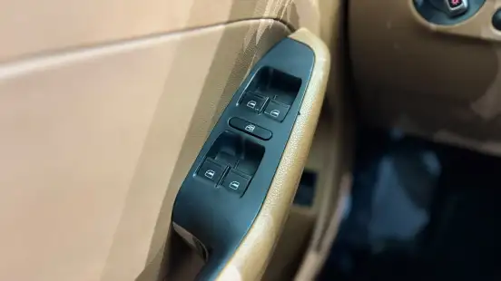 VOLKSWAGEN-JETTA-2013