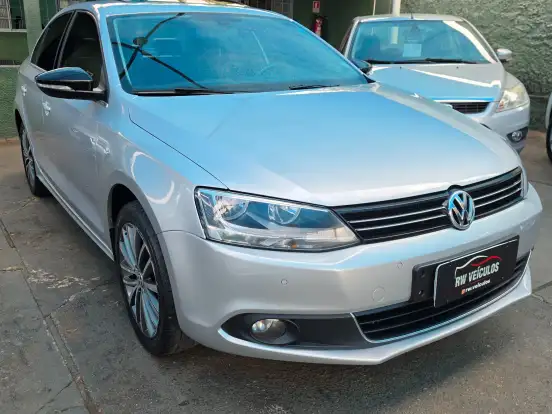 VOLKSWAGEN-JETTA-2.0 TSI HIGHLINE 211CV GASOLINA 4P TIPTRONIC VOLKSWAGEN-JETTA-2013