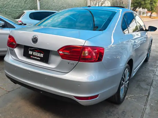 VOLKSWAGEN-JETTA-2.0 TSI HIGHLINE 211CV GASOLINA 4P TIPTRONIC VOLKSWAGEN-JETTA-2013