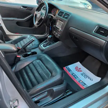 VOLKSWAGEN-JETTA-2013