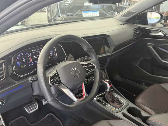 VOLKSWAGEN-JETTA-2024