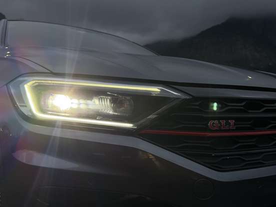 VOLKSWAGEN-JETTA-2021