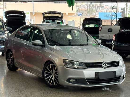 VOLKSWAGEN-JETTA-2011