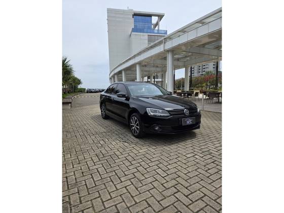 VOLKSWAGEN JETTA 2.0 COMFORTLINE FLEX 4P MANUAL