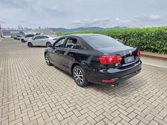 VOLKSWAGEN-JETTA-2014