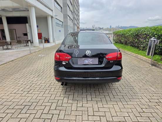 VOLKSWAGEN-JETTA-2014