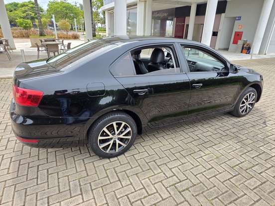 VOLKSWAGEN-JETTA-2.0 COMFORTLINE FLEX 4P MANUAL VOLKSWAGEN-JETTA-2014