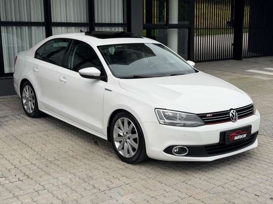 VOLKSWAGEN-JETTA-2.0 COMFORTLINE FLEX 4P TIPTRONIC VOLKSWAGEN-JETTA-2013