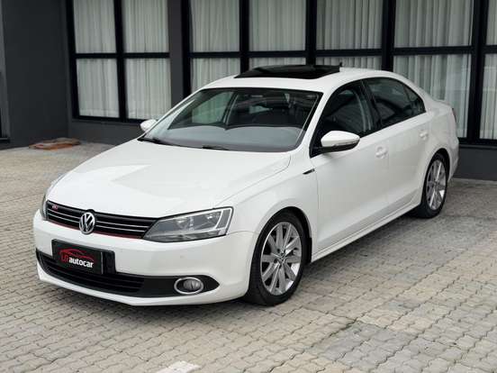 VOLKSWAGEN-JETTA-2.0 COMFORTLINE FLEX 4P TIPTRONIC VOLKSWAGEN-JETTA-2013