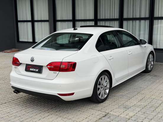 VOLKSWAGEN-JETTA-2.0 COMFORTLINE FLEX 4P TIPTRONIC VOLKSWAGEN-JETTA-2013