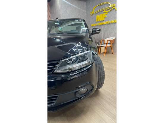 VOLKSWAGEN-JETTA-2011