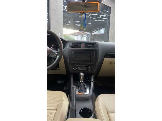 VOLKSWAGEN-JETTA-2011