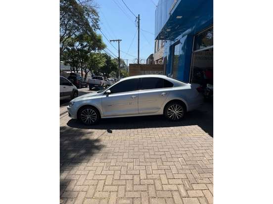 VOLKSWAGEN-JETTA-2012