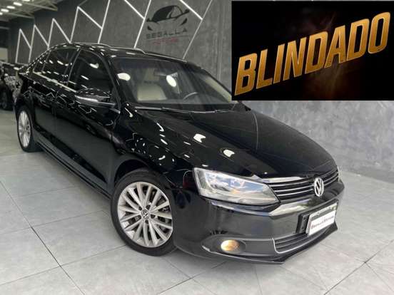 VOLKSWAGEN-JETTA-2012