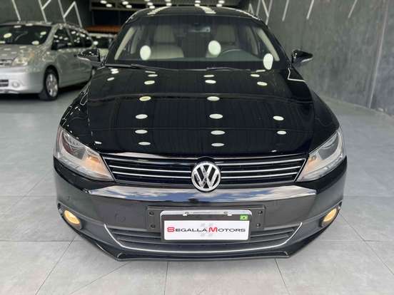 VOLKSWAGEN-JETTA-2012
