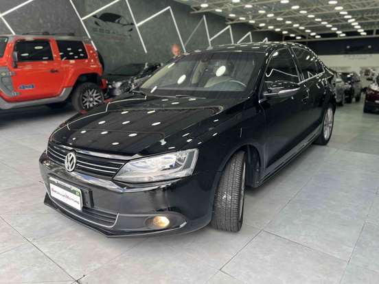 VOLKSWAGEN-JETTA-2012