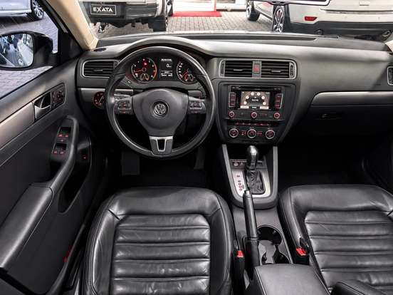 VOLKSWAGEN-JETTA-2013