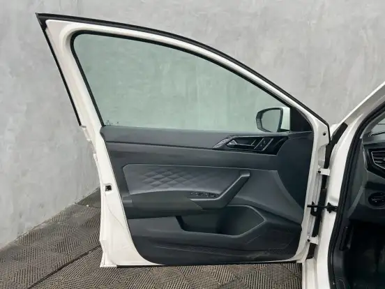VOLKSWAGEN-POLO-2023