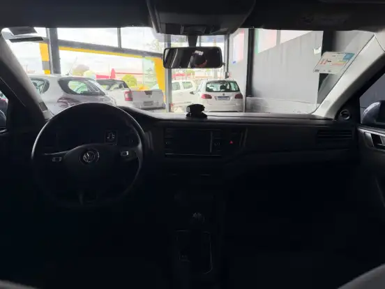 VOLKSWAGEN-POLO-2021