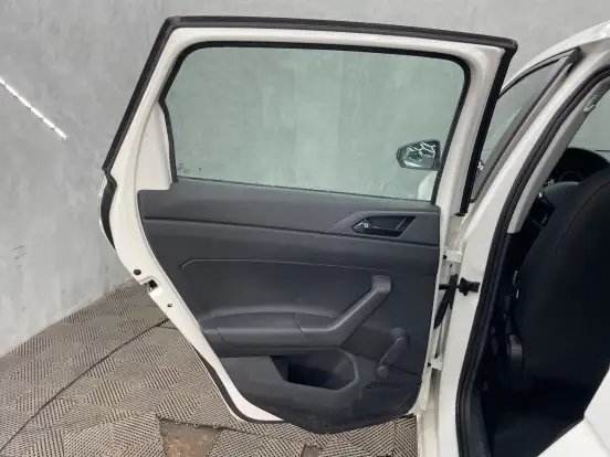 VOLKSWAGEN-POLO-2023