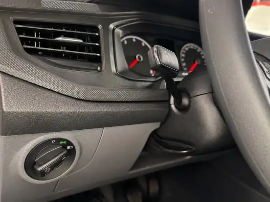 VOLKSWAGEN-POLO-2023