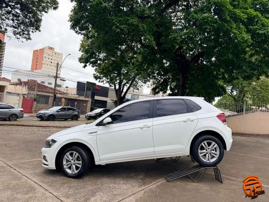 VOLKSWAGEN-POLO-2018