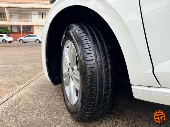 VOLKSWAGEN-POLO-2018