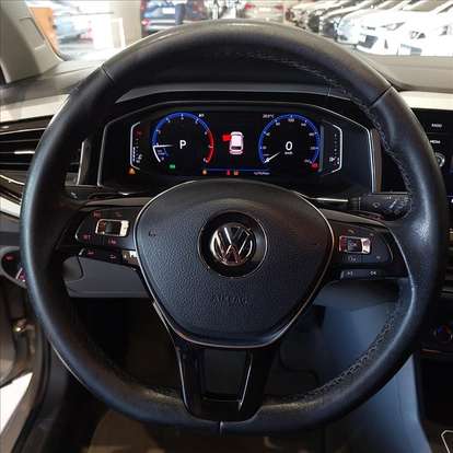 VOLKSWAGEN-POLO-2018
