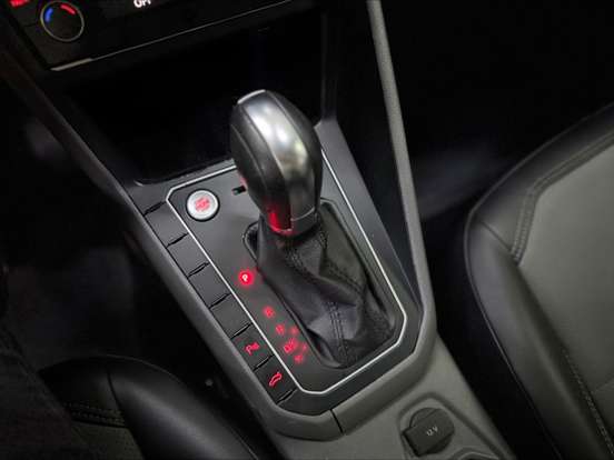 VOLKSWAGEN-POLO-2020