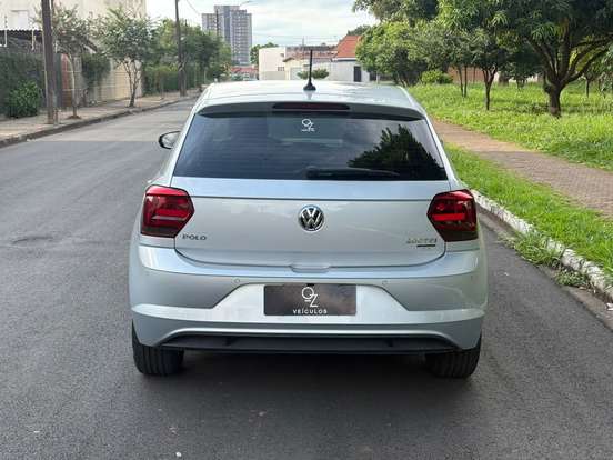 VOLKSWAGEN-POLO-2018