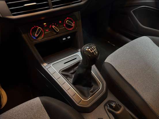 VOLKSWAGEN-POLO-2024