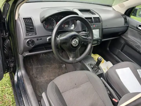 VOLKSWAGEN-POLO SEDAN-2005