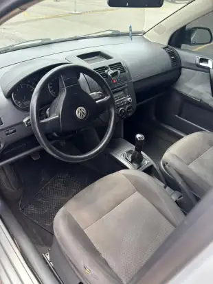 VOLKSWAGEN-POLO SEDAN-2009
