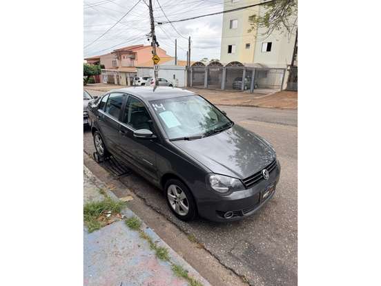 VOLKSWAGEN-POLO SEDAN-2014