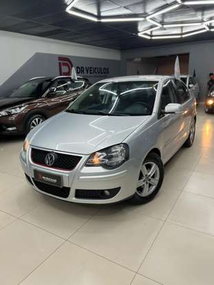 VOLKSWAGEN-POLO SEDAN-2010