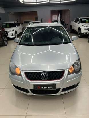 VOLKSWAGEN-POLO SEDAN-2010