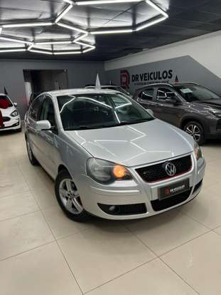 VOLKSWAGEN-POLO SEDAN-2010