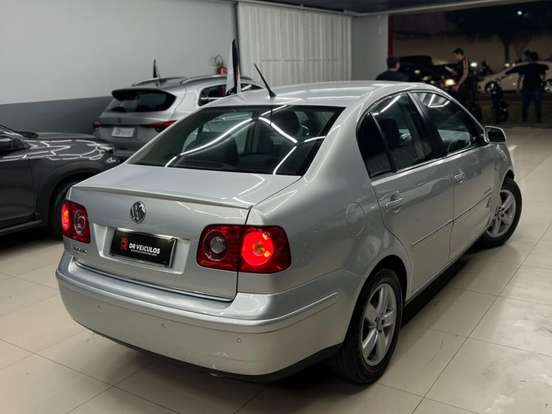 VOLKSWAGEN-POLO SEDAN-1.6 MI COMFORTLINE 8V FLEX 4P MANUAL VOLKSWAGEN-POLO SEDAN-2010