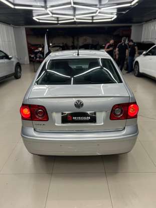 VOLKSWAGEN-POLO SEDAN-2010