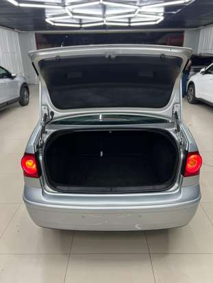 VOLKSWAGEN-POLO SEDAN-2010