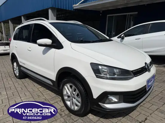 VOLKSWAGEN-SPACE CROSS-2015