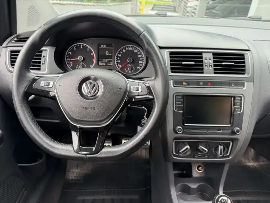 VOLKSWAGEN-SPACE CROSS-2015