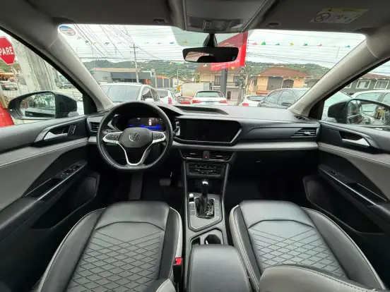 VOLKSWAGEN-TAOS-2023