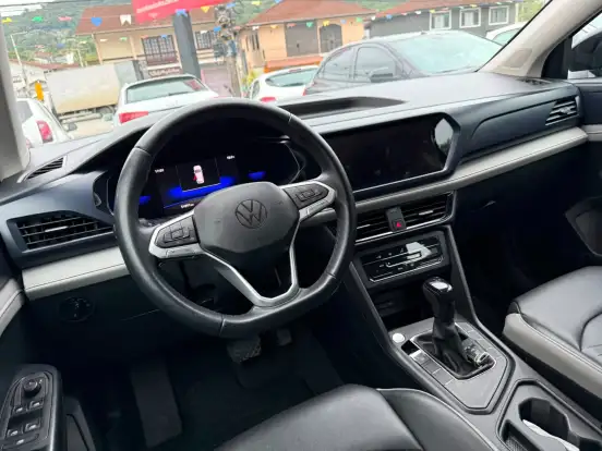 VOLKSWAGEN-TAOS-2023