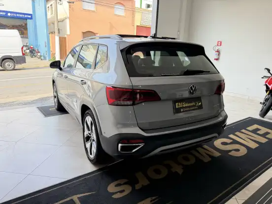 VOLKSWAGEN-TAOS-2024