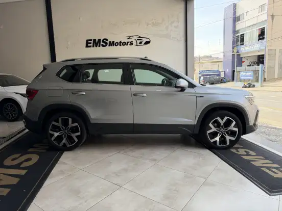 VOLKSWAGEN-TAOS-2024